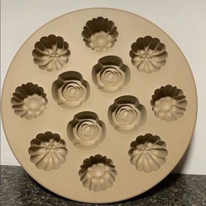 Pampered Chef Silicon Cupcake Pan Mold